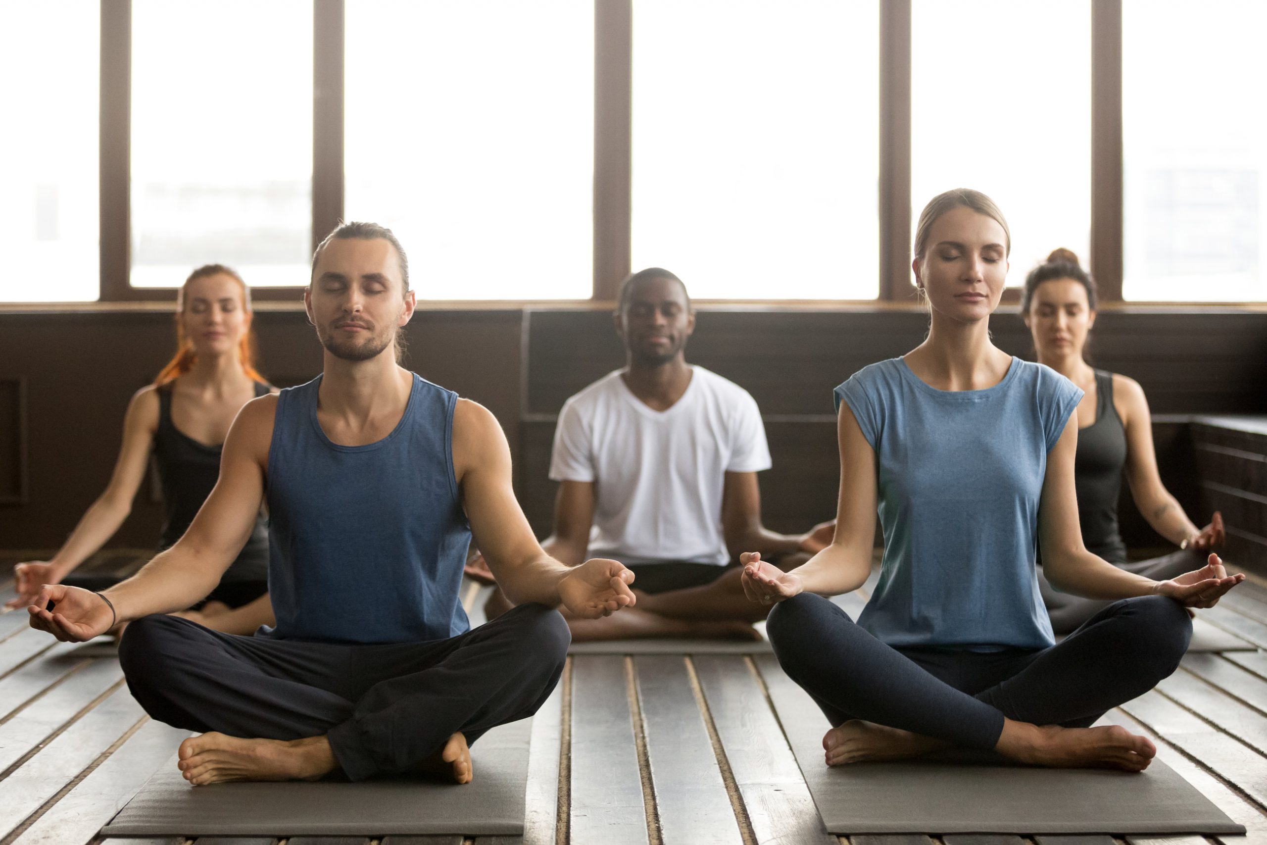 groep yoga cursisten in yogastudio