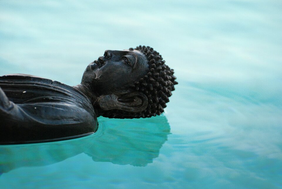 boeddha slaap water